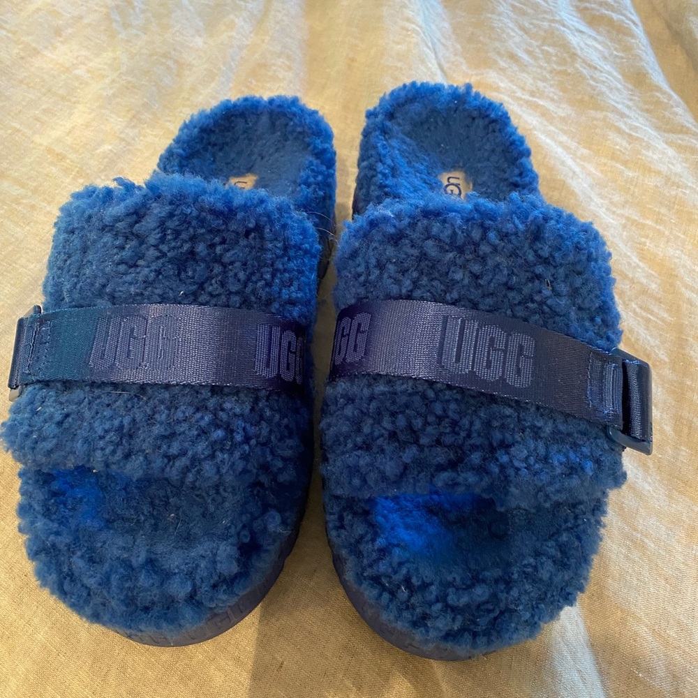UGG flufetta blue slippers size 9  —like new worn a couple times indoors only